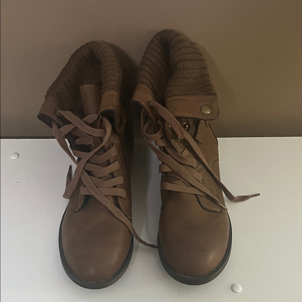 New Shoe LALA Sweater Boots w/o tag